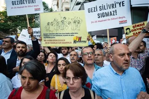  De Gezi-Protesten: Een Zomer van Verzet en Hoop die een Land Voorgoed Wijzigde