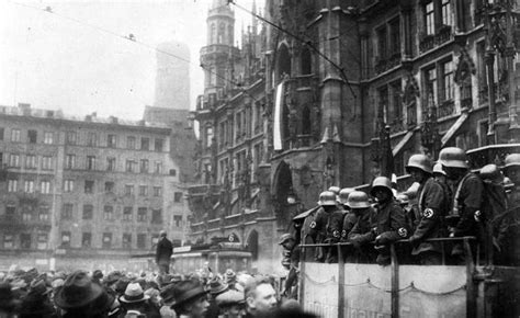  De Münchner Bierkeller-Putsch: Een Mislukte Opstand van een Toekomstige Führer