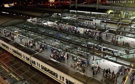 新大阪駅構内 食事 一人 ～孤独のグルメ、駅の中の小さな冒険～