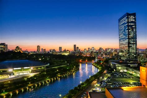 大阪 ホテル 夜景 と その周辺の不思議な魅力